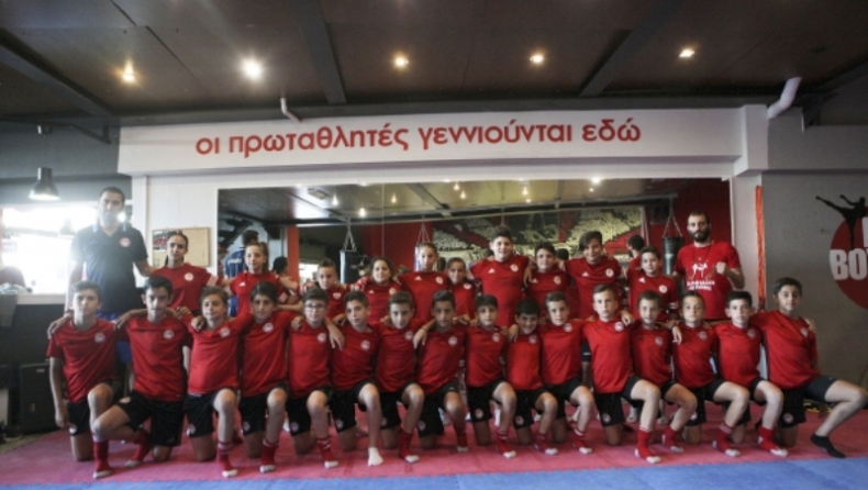 Προπόνηση στο Kick Boxing στο Καραϊσκάκη για την Κ-11 του Ολυμπιακού (vid)