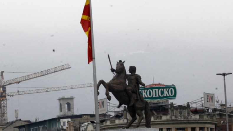 Με επεξήγηση το άγαλμα του Μεγάλου Αλεξάνδρου στην κεντρική πλατεία των Σκοπίων