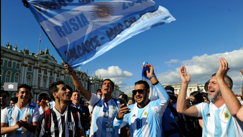 Παίκτες και οπαδοί της Αργεντινής έγιναν ένα και τραγουδάνε για την πρόκριση! (vid)