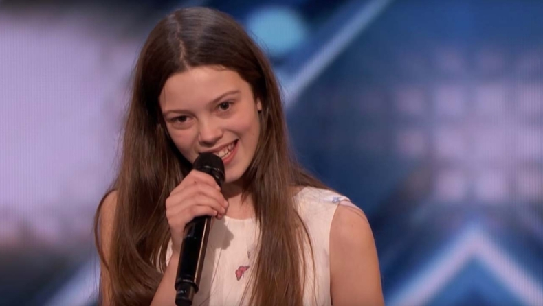 Η ερμηνεία μίας 13χρονης στο America's Got Talent έκανε τους κριτές να σηκωθούν από τις θέσεις τους (vid)