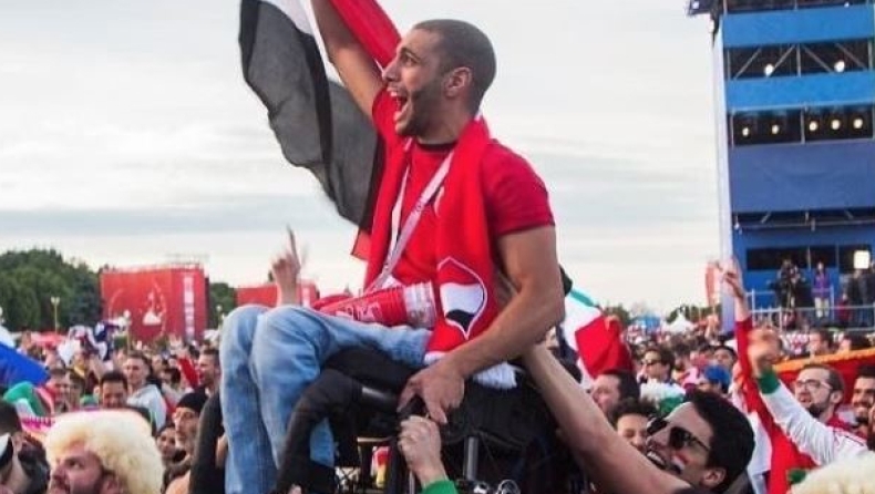 Κολομβιανοί και Μεξικανοί σηκώνουν Αιγύπτιο σε καροτσάκι για να δει την ομάδα του! (pic)