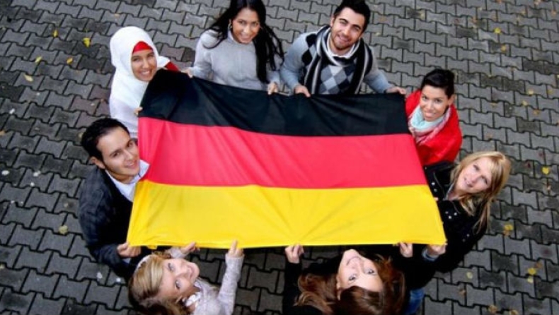 Το 61% των Γερμανών ζητά κέντρα κράτησης μεταναστών και απελάσεις