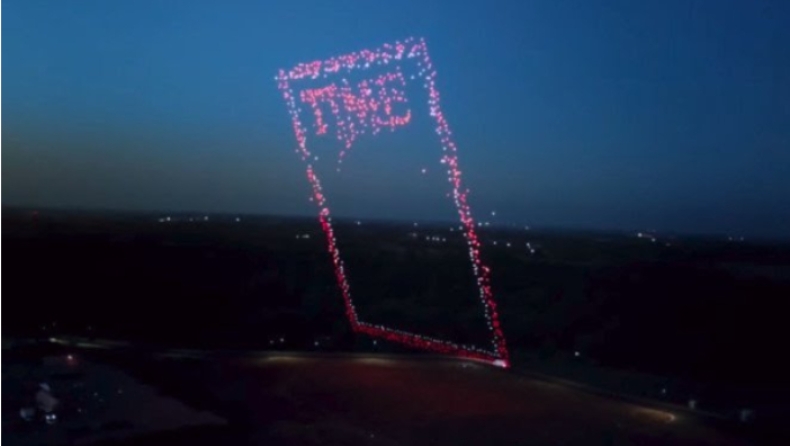 Χίλια drones σχημάτισαν στον ουρανό το εντυπωσιακότερο «εξώφυλλο» όλων των εποχών (pics & vid)