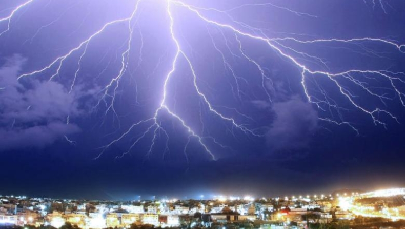 Ξεπέρασαν τους 270 οι κεραυνοί στη χθεσινή καταιγίδα στην Αττική