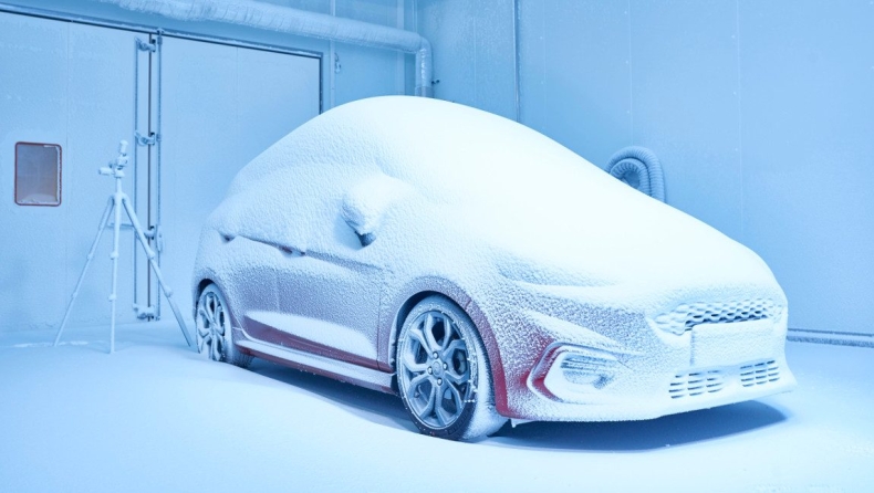 Χιόνια το καλοκαίρι: Η Ford φτιάχνει τον «δικό της» καιρό (vid)