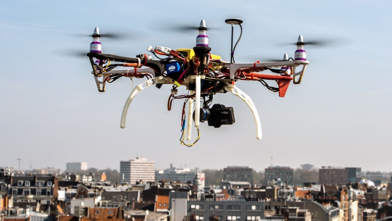 Ρομπότ-drones θα επισκευάζουν τις λακκούβες στους δρόμους!
