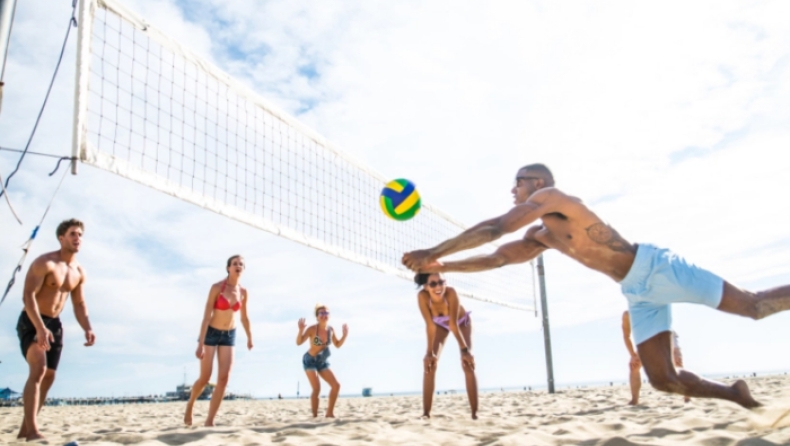 Oι celebrities παίζουν beach Volley για καλό σκοπό! (pic)