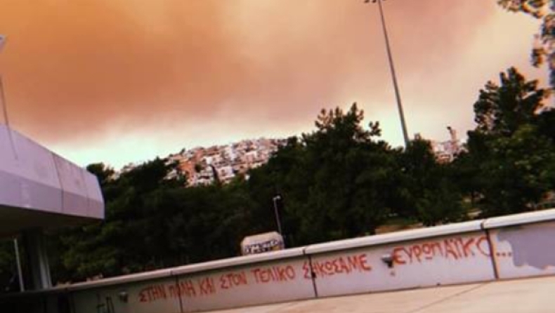 Ο Τουπάν στο ΣΕΦ με φόντο... την φωτιά στην Κινέτα! (pic)