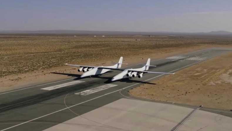 «Ανοίγει φτερά» το μεγαλύτερο αεροπλάνο του κόσμου (pics)