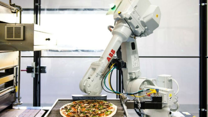 Ρομπότ με τρία χέρια φτιάχνει τις τέλειες πίτσες (vid)
