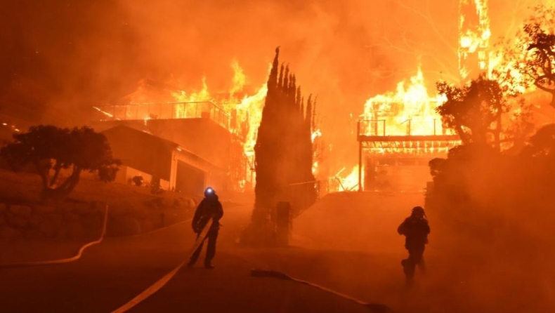 Στους πέντε έφτασαν οι νεκροί από τις φωτιές στην Καλιφόρνια