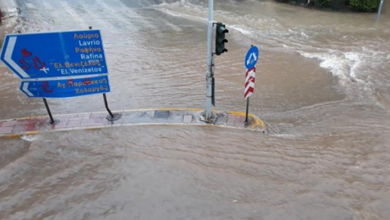 Καθίζηση του οδοστρώματος σε Μεσογείων και Μιχαλακοπούλου