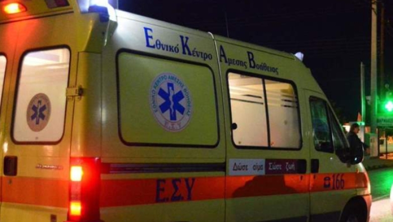 Τρεις σοβαρά τραυματίες από την νυχτερινή επίθεση αγνώστων σε θαμώνες της πλατείας Ναυαρίνου (pics)