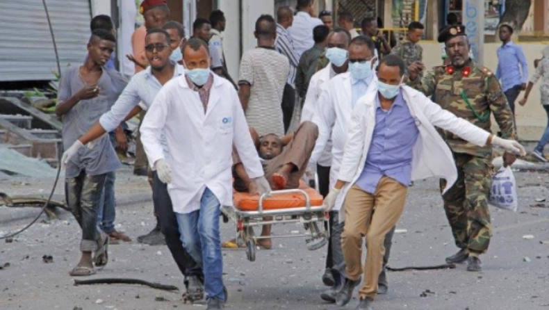 Σομαλία: Βομβιστική επίθεση με δεκάδες θύματα στο υπουργείο Εσωτερικών (pics)