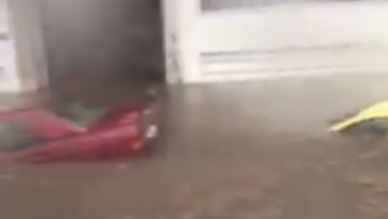 Εικόνες... αποκάλυψης στον Περισσό: Αυτοκίνητα κάτω από το νερό! (vid)