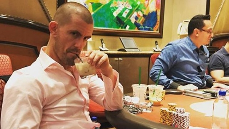 Ο πιο χαμένος παίκτης πόκερ φωτογραφίζεται με $1.000.000