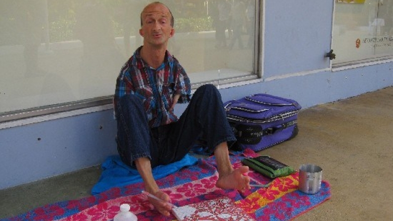 Ένας 46χρονος χωρίς χέρια κατηγορείται οτι μαχαίρωσε τουρίστα (pics)