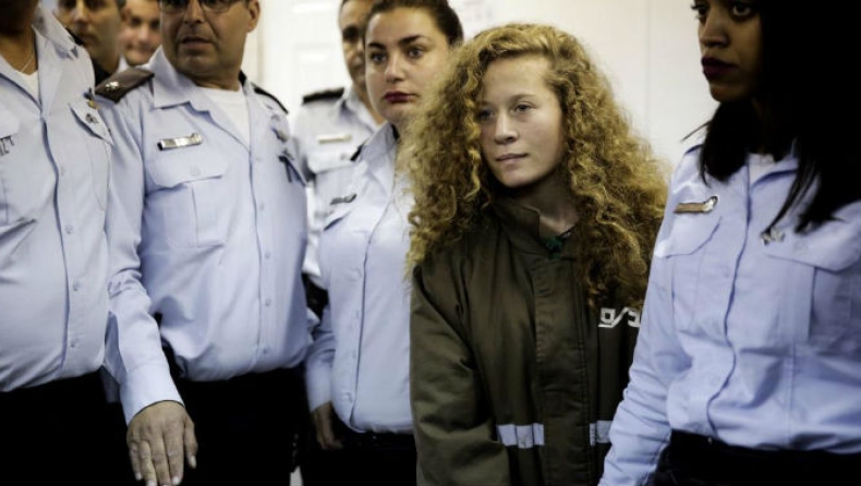 Αποφυλακίστηκε μετά οκτάμηνη κράτηση η 17χρονη Παλαιστίνια Αχέντ Ταχίμι