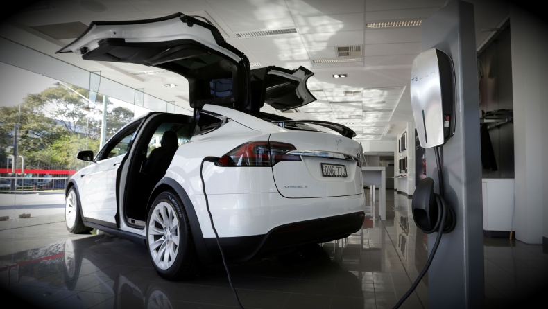 Απίστευτο: Tesla Model X μένει από μπαταρία στην Εγνατία!