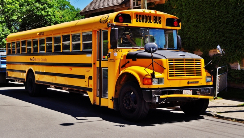 Η ασφάλεια των σχολικών λεωφορείων έχει πάει σε άλλο επίπεδο (vid)