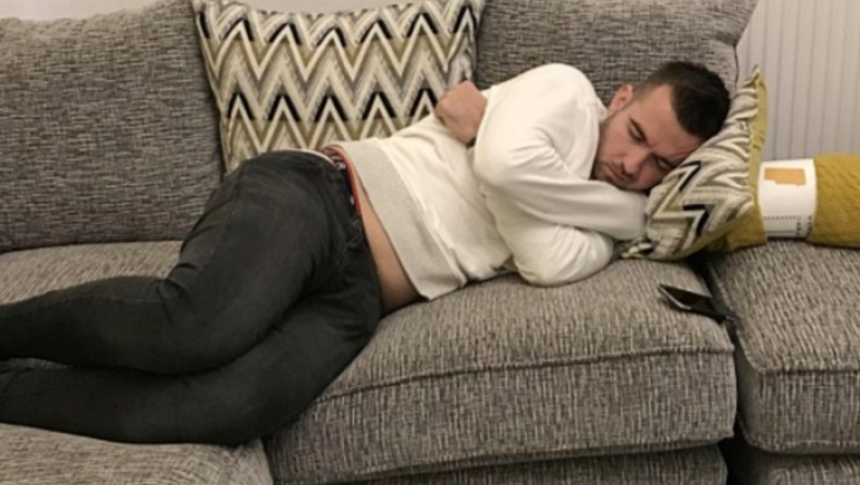 Μεθυσμένος μπήκε σε ξένο σπίτι και πήρε έναν υπνάκο στον καναπέ! (pic)