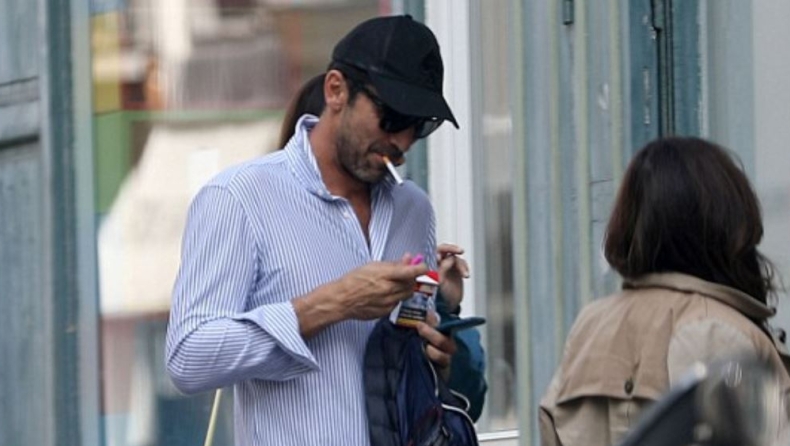 Με τσιγάρο στο στόμα βολτάρει στους δρόμους του Παρισιού ο Μπουφόν (pics)
