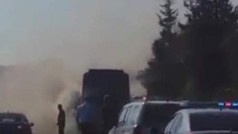 Τουριστικό λεωφορείο στην Κρήτη πήρε φωτιά εν κινήσει (pics & vid)