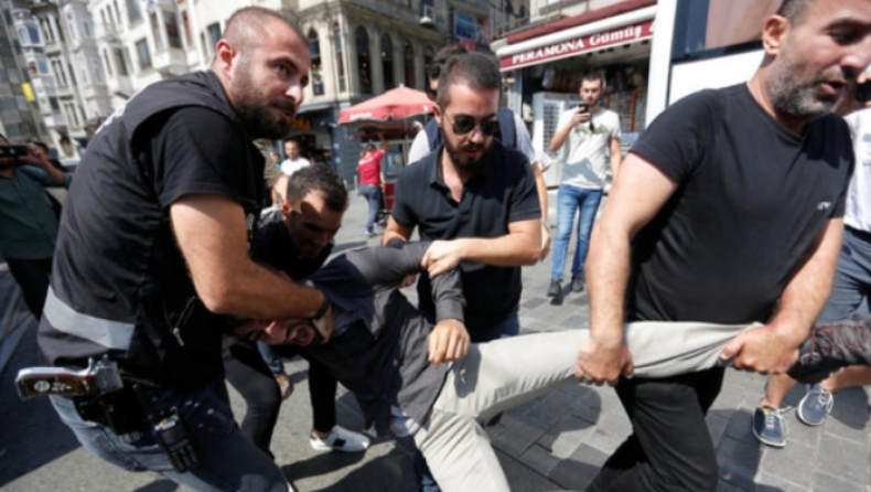 Βίαιη διάλυση συγκέντρωσης συγγενών εξαφανισμένων ακτιβιστών στην Κωνσταντινούπολη (vids)