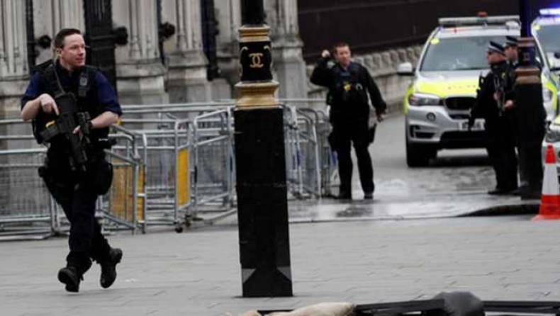 Τρομοκρατική επίθεση το περιστατικό με την πρόσκρουση αυτοκινήτου στις μπάρες του βρετανικού κοινοβουλίου (vid)
