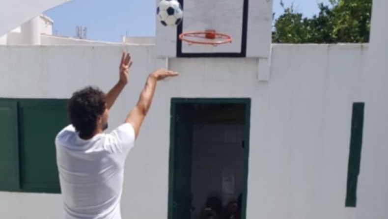 Ο Γιουλ παίζει μπάσκετ με μπάλα ποδοσφαίρου (pic)