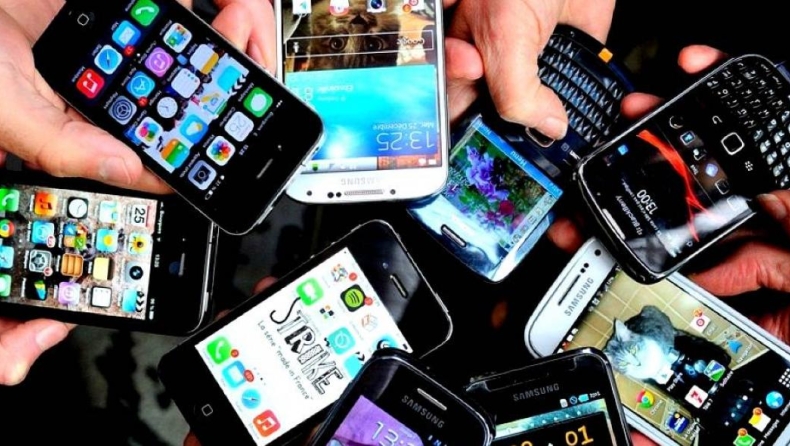 Ένας στους δέκα νεαρούς Βρετανούς θα θυσίαζε ένα δάχτυλο για να μην χάσει το smartphone