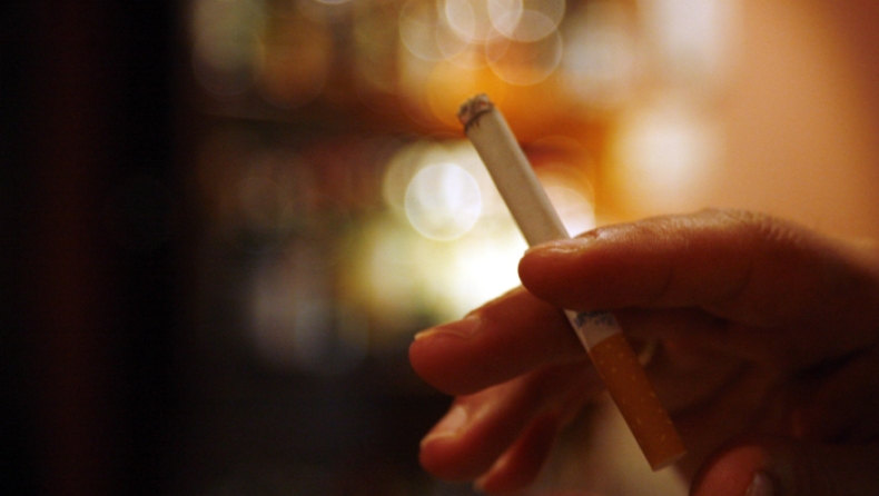 Αυξημένος ο κίνδυνος Αλτσχάιμερ και άνοιας για τους άνδρες καπνιστές