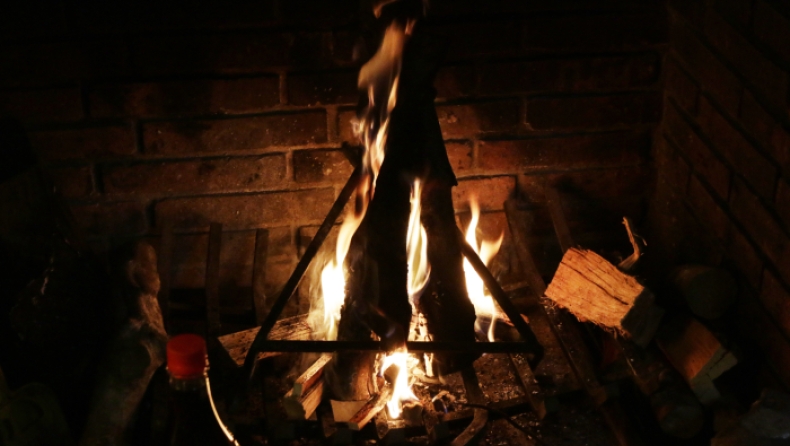 Το μαγείρεμα με κάρβουνα ή ξύλα αυξάνει τον κίνδυνο για σοβαρές αναπνευστικές παθήσεις