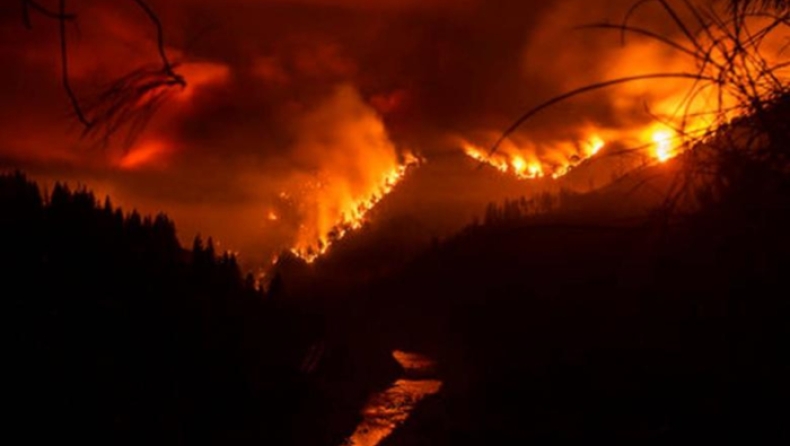 Μαίνεται νέα πυρκαγιά στην Καλιφόρνια