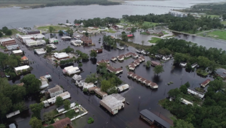 Δεκαπέντε νεκροί, ανυπολόγιστες καταστροφές και πλημμύρες από το πέρασμα του τυφώνα Φλόρενς (pics)