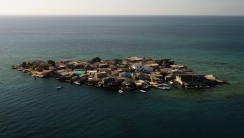 Στο πιο πυκνοκατοικημένο νησί στον κόσμο επικρατεί κυριολεκτικά το αδιαχώρητο (pics & vid)