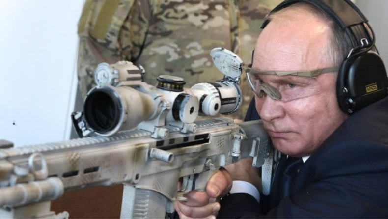 Ο Πούτιν δοκίμασε το νέο Καλάσνικοφ (vid)