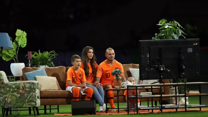 Με... τηλεόραση στο γήπεδο και βίντεο με ευχές αποχαιρέτησε η Ολλανδία τον Σνάιντερ (pics)