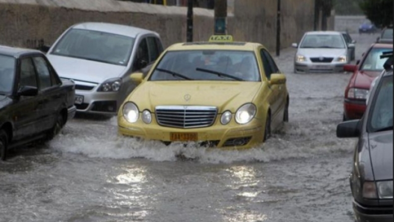 Πλημμύρες στην Αττική μετά το πέρασμα «Ζορμπά»: Ποιοι δρόμοι παραμένουν κλειστοί