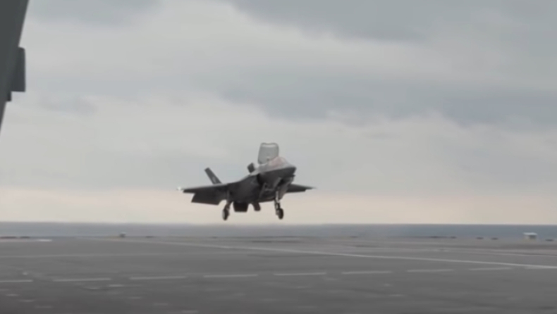 Καρέ - καρέ η πρώτη εν κινήσει κάθετη προσγείωση F-35 σε αεροπλανοφόρο (vids)