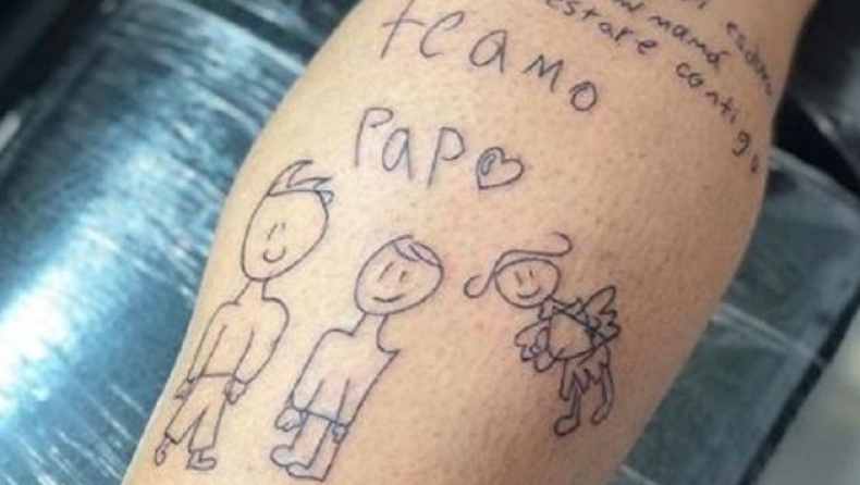 Συγκινητικό τατουάζ τερματοφύλακα με μήνυμα του γιου του για τη μαμά που «έφυγε» (vid)