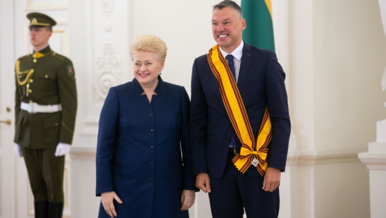 Τιμήθηκε από την Πρόεδρο της Λιθουανίας ο Σάρας! (pic)