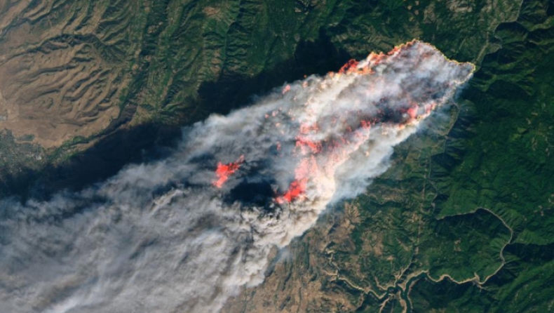 Πώς φαίνονται οι πυρκαγιές στην Καλιφόρνια από το διάστημα (pics)