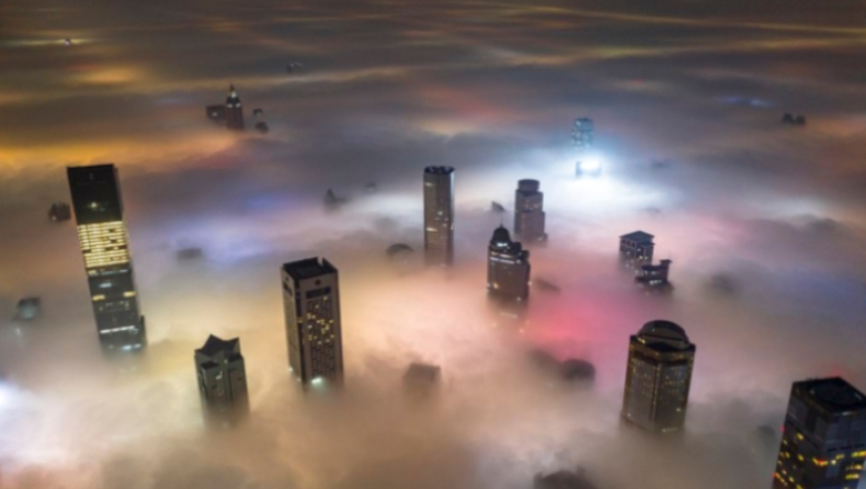 Απίστευτες εικόνες πάνω από την ομίχλη που καλύπτει ολόκληρη πόλη της Κίνας (pics & vid)
