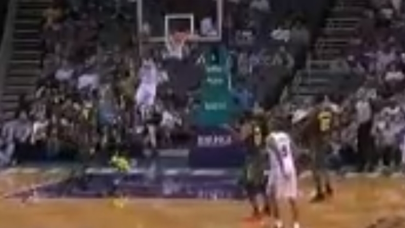 «Τρελό» alley oop του Πάρκερ σε Μονκ (vid)