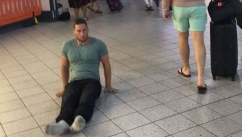 Παραπληγικός αθλητής μηνύει αεροδρόμιο επειδή αναγκάστηκε να συρθεί στο πάτωμα για να φτάσει στην έξοδο (pics)
