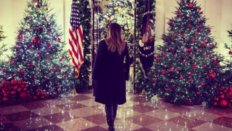 Ένα μικρό ελατόδασος στολίστηκε στον Λευκό Οίκο για τα Χριστούγεννα (pics & vid)