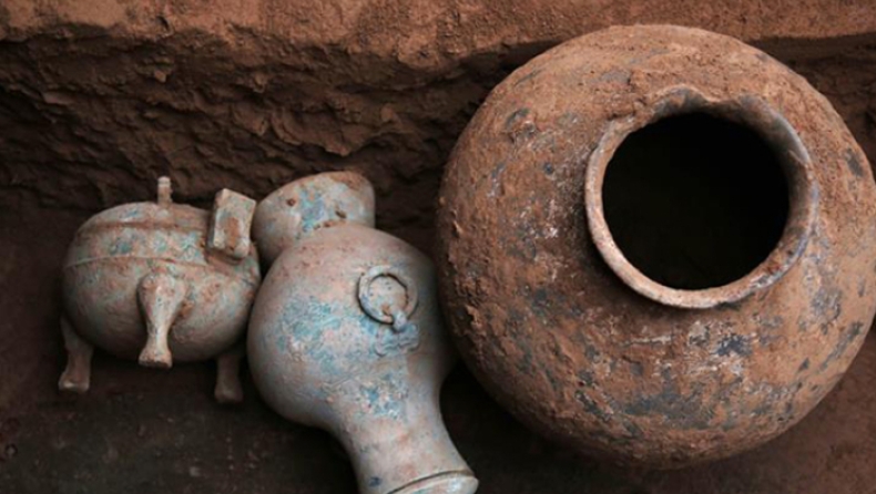 Εντοπίστηκε μέσα σε τάφο ένα δοχείο που περιείχε κρασί ηλικίας 2.000 ετών