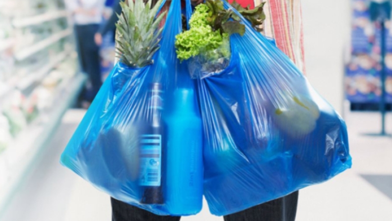Υπεδιπλασιάζεται από τον Ιανουάριο η τιμή της πλαστικής σακούλας