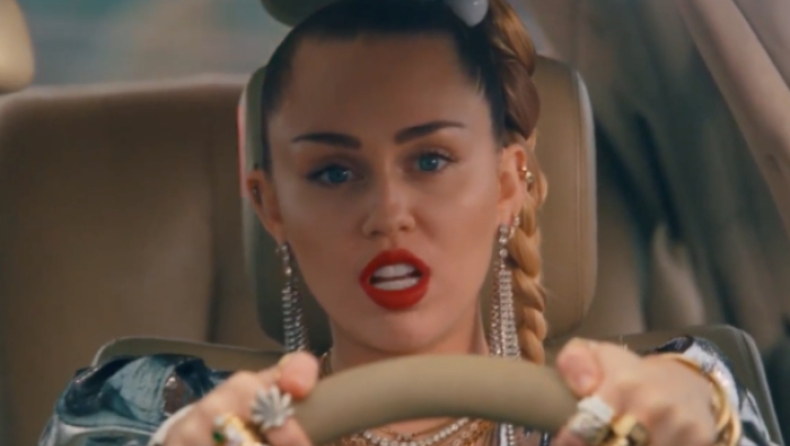 Η Miley Cyrus είναι άκρως... αποκαλυπτική στο νέο της video clip (vid)